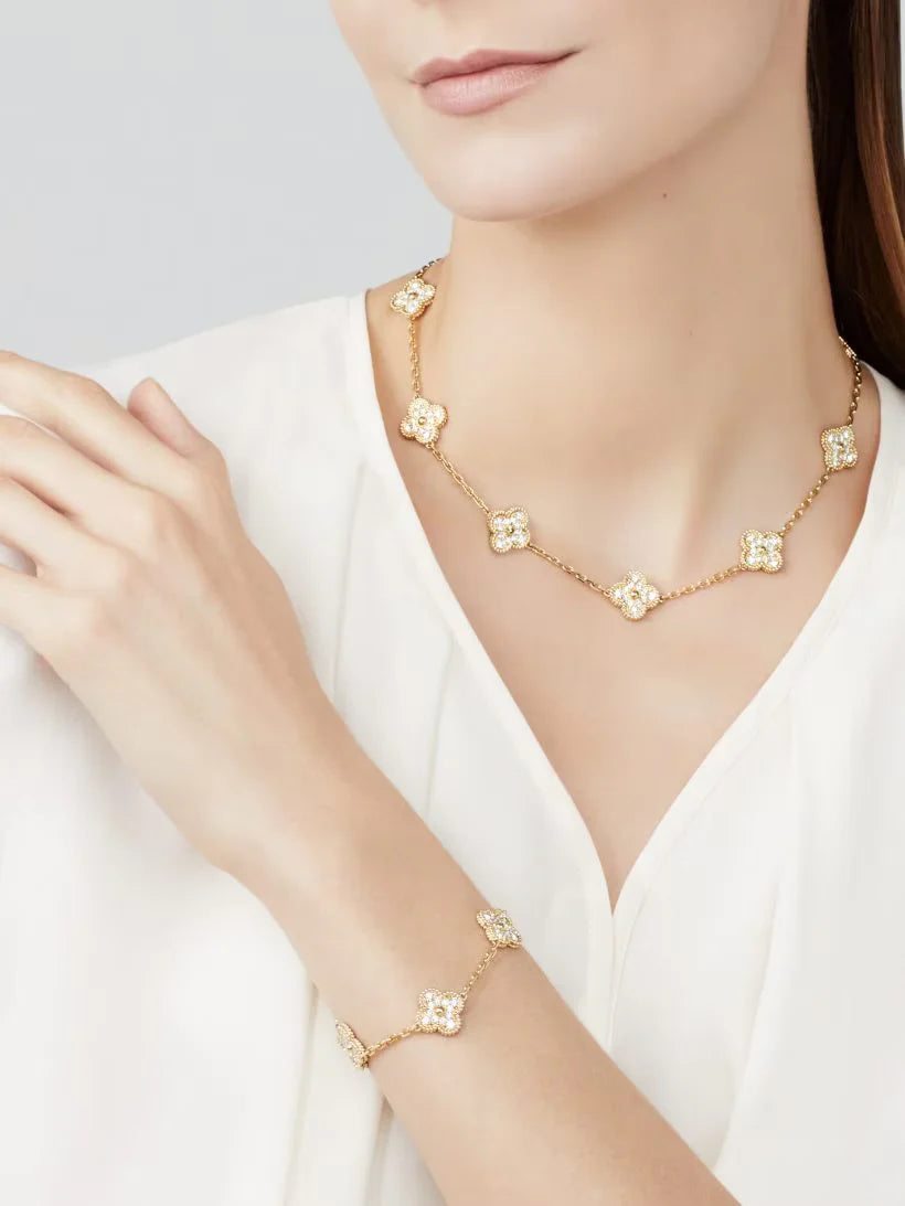 Luxurious Clover Necklace Zirconia | Gold